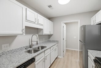 Englewood Apartments in Leesburg, AL - Foto de edificio - Building Photo