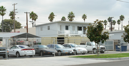 414-416 S Tremont St in Oceanside, CA - Foto de edificio - Building Photo