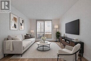 223 Jackson St W in Hamilton, ON - Building Photo