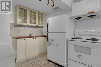 5477 Palmerston Crescent in Mississauga, ON - Building Photo - Building Photo