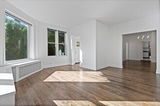 1097 Tower Rd, Unit A in Winnetka, IL - Building Photo - Building Photo