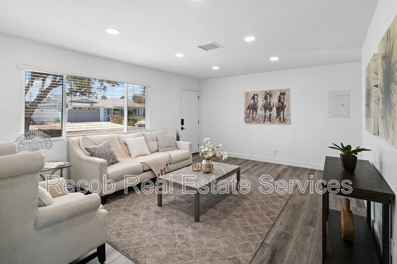 6634-6644 Rockglen Ave in San Diego, CA - Building Photo