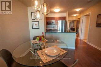 215-2215 Sherway Gardens Rd in Toronto, ON - Building Photo - Building Photo