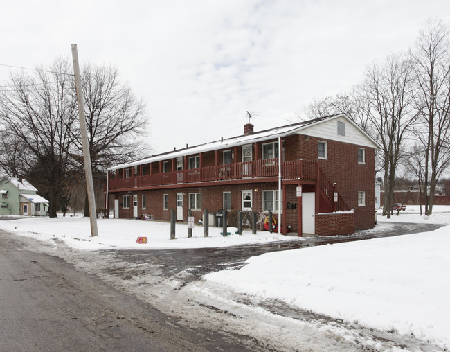 501 Harding Ave in Barberton, OH - Foto de edificio - Building Photo