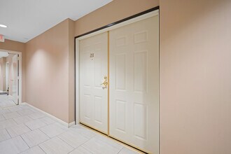14141 Dickens St, Unit 211 in Sherman Oaks, CA - Building Photo - Building Photo