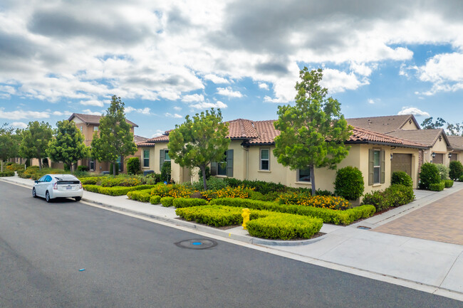 118 Burgess in Irvine, CA - Foto de edificio - Building Photo