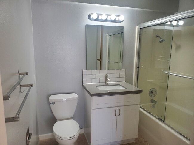 7892 2nd St, Unit 106 in Stanton, CA - Foto de edificio - Building Photo