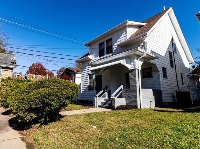 property at 922 Charles Ct