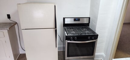 326 Niagara St, Unit Upper in North Tonawanda, NY - Building Photo - Building Photo