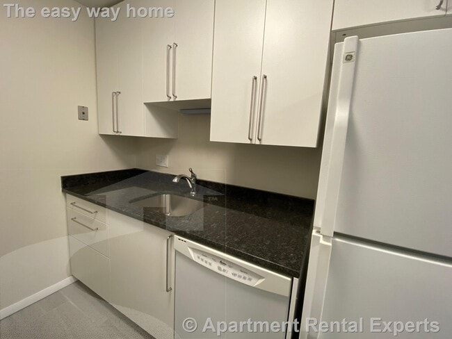 1105 Massachusetts Ave, Unit #8H in Cambridge, MA - Building Photo - Building Photo