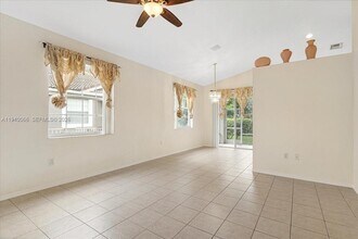 7620 S Aragon Blvd in Sunrise, FL - Building Photo - Building Photo