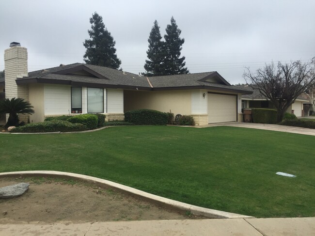 6017 Amber Oaks Ave in Bakersfield, CA - Building Photo - Building Photo