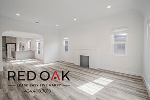 330 N Genesee Ave in Los Angeles, CA - Building Photo