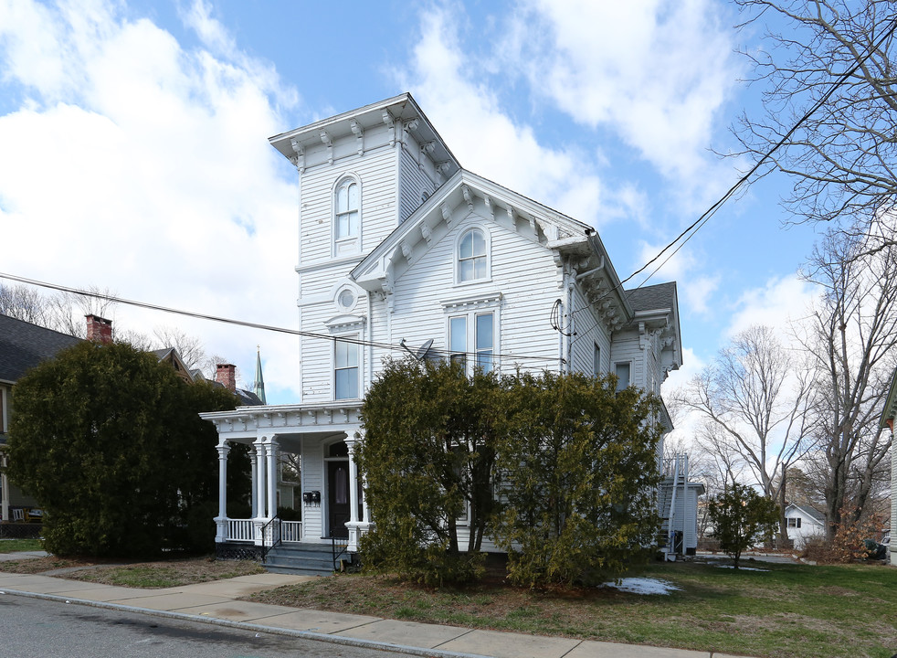 28 Huntington Pl in Norwich, CT - Building Photo