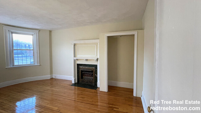 1367 Commonwealth Ave, Unit 2 in Boston, MA - Building Photo - Building Photo