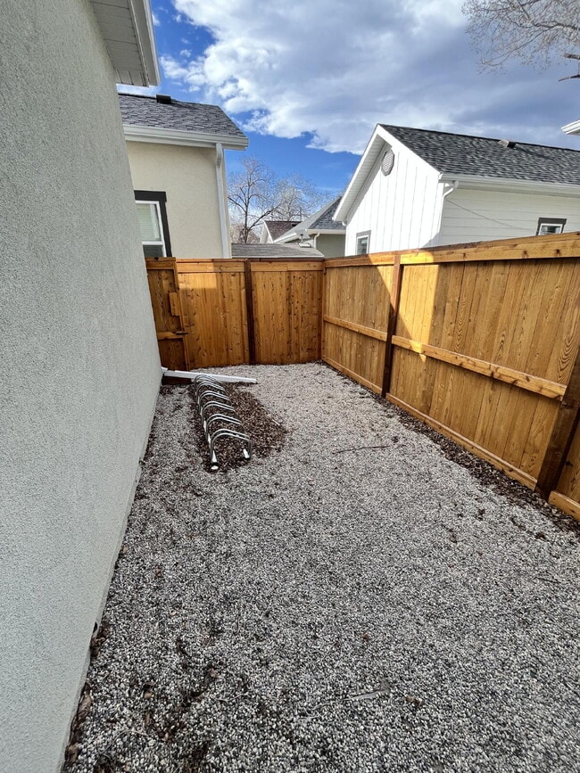 property at 843a W 1st St