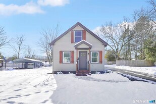 10 Elm Ave in Enfield, CT - Building Photo