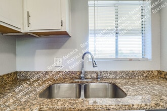 4050 E Cactus Rd in Phoenix, AZ - Building Photo - Building Photo