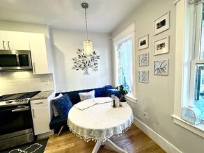324 Chelsea St, Unit 1 in Boston, MA - Building Photo - Building Photo