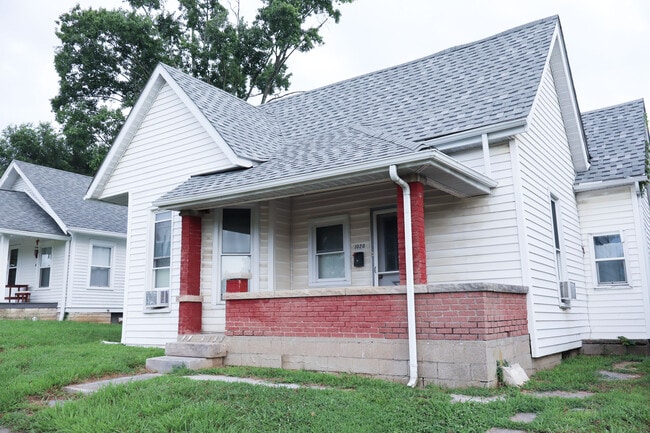 1020 W Kirkwood Ave in Bloomington, IN - Building Photo - Building Photo