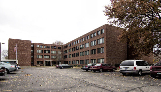 Highland Court in Louisville, KY - Building Photo - Building Photo