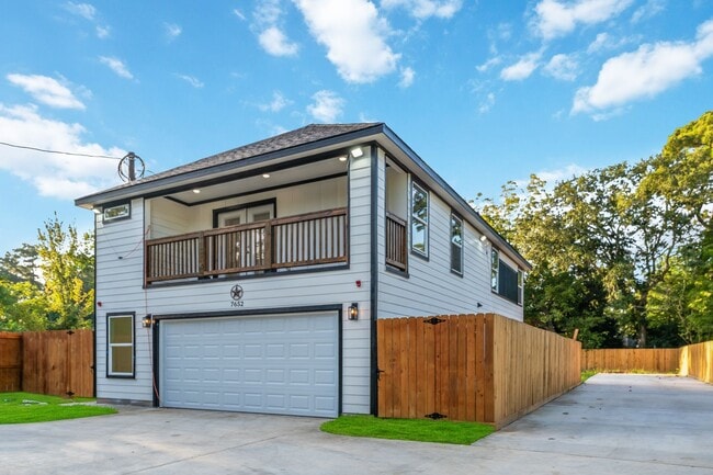 7652 Fawnridge Dr in Houston, TX - Foto de edificio - Building Photo