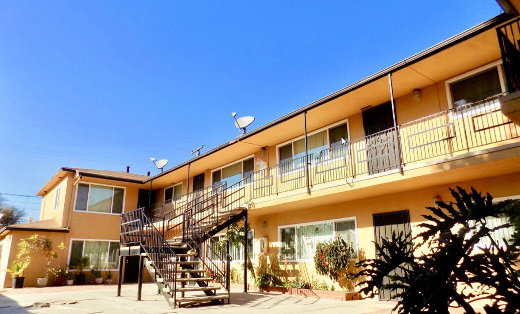 6765 Orizaba Ave in Long Beach, CA - Building Photo
