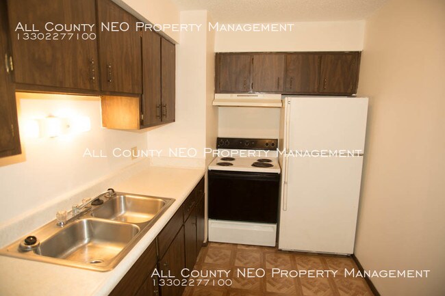 1017 Howe Ave-Unit -13 in Cuyahoga Falls, OH - Building Photo - Building Photo