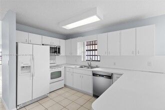 13892 SW 25th Terrace in Miami, FL - Building Photo - Building Photo