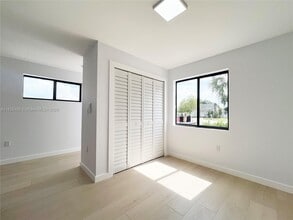 2555 SW 67th Ave in Miami, FL - Building Photo - Building Photo