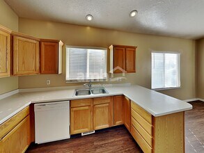5466 Midland Dr in Roy, UT - Foto de edificio - Building Photo