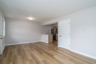 1120 N 39th St, Unit Unit Available in Grand Forks, ND - Building Photo - Building Photo