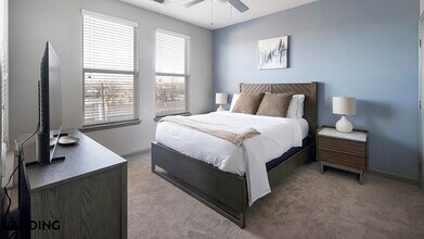 225 Walden Village Ln, Unit 422 in Nashville, TN - Foto de edificio - Building Photo