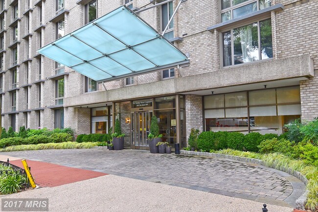 950 25th St NW, Unit 315N