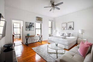 346 W 17th St in New York, NY - Building Photo