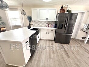 2563 S Peninsula Dr in Daytona Beach, FL - Building Photo - Building Photo