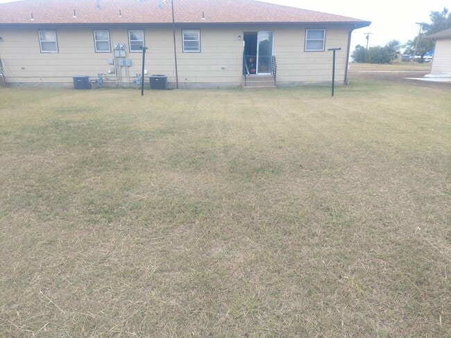 340 W Jewell St in Russell, KS - Building Photo - Building Photo