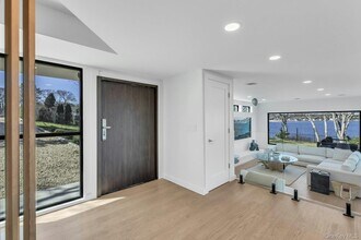 10 Bay View Dr in Hampton Bays, NY - Building Photo - Building Photo