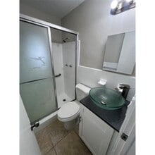 442 SE 3rd St in Hialeah, FL - Building Photo - Building Photo