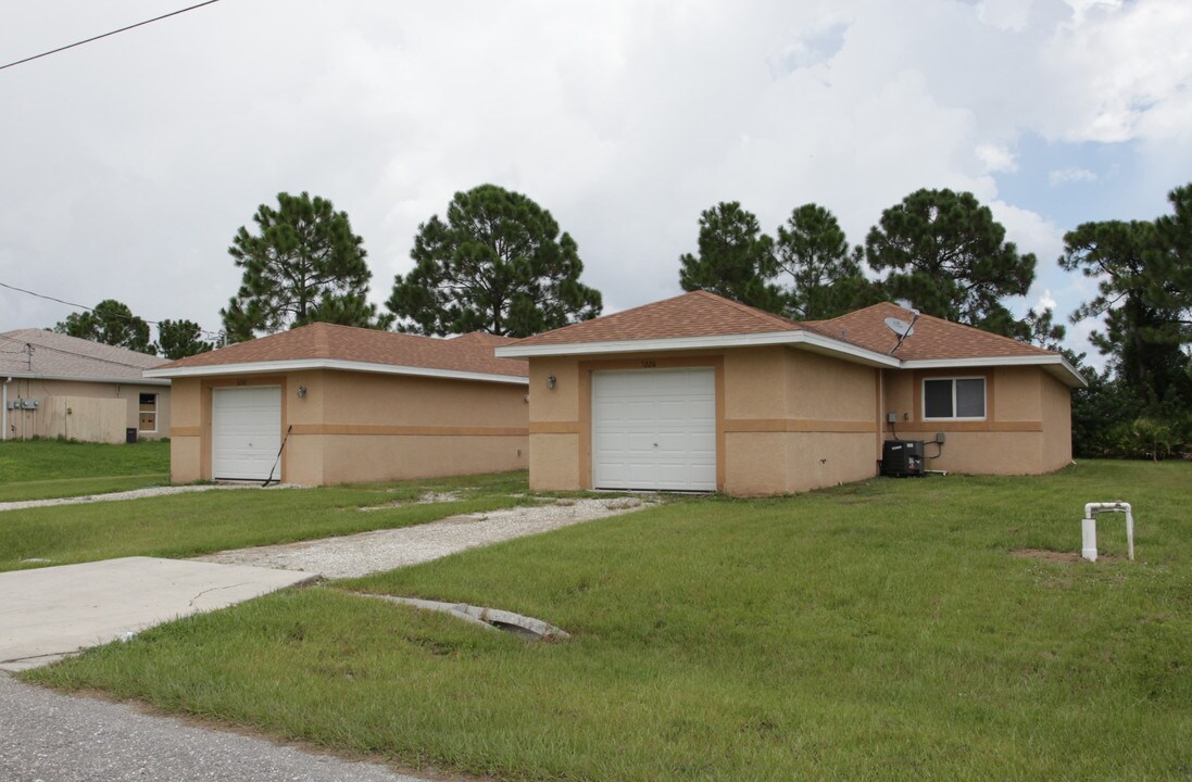 5220 27th St SW in Lehigh Acres, FL - Foto de edificio