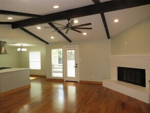 2001 Pembrooke Pl, Unit 211 in Denton, TX - Building Photo - Building Photo
