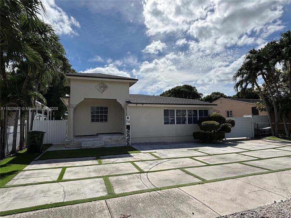 30 E 44th St in Hialeah, FL - Building Photo