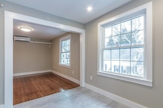 9 Central St in Salem, NH - Building Photo - Building Photo