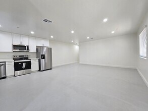 1201 W Mariposa Ave in Ridgecrest, CA - Building Photo - Building Photo