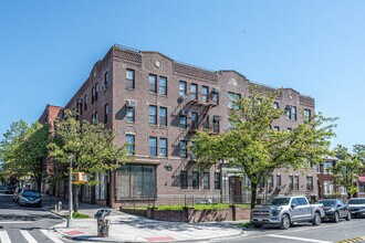645 Lefferts Ave in Brooklyn, NY - Foto de edificio - Building Photo