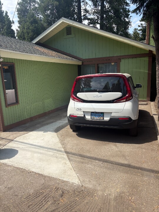 23988 Straight Way in Crestline, CA - Building Photo