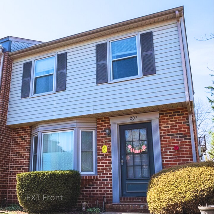 207 Wakefield Pl in Harrisonburg, VA - Building Photo