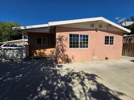 38577 Friendly Ave in Palmdale, CA - Building Photo