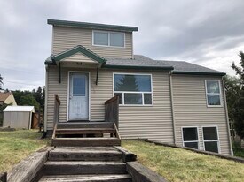 1150 NE Lake St, Unit Upper in Pullman, WA - Building Photo