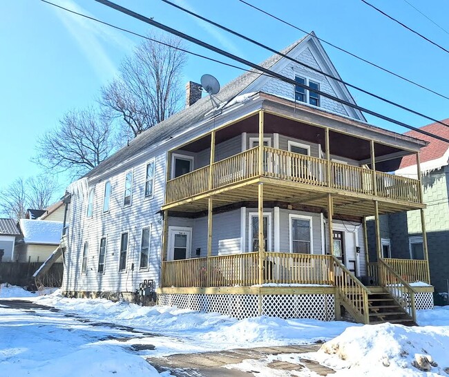 715 Chestnut St in Utica, NY - Building Photo - Building Photo